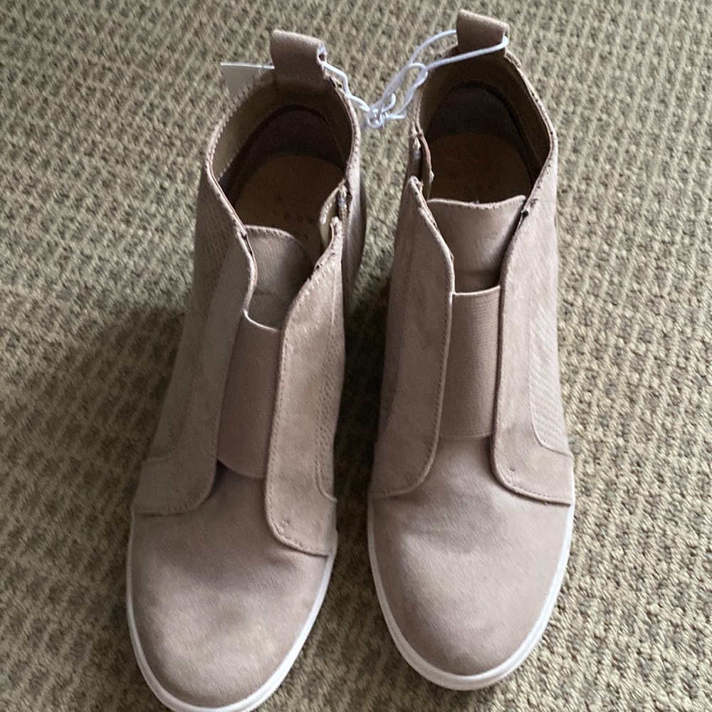 Nude Boots